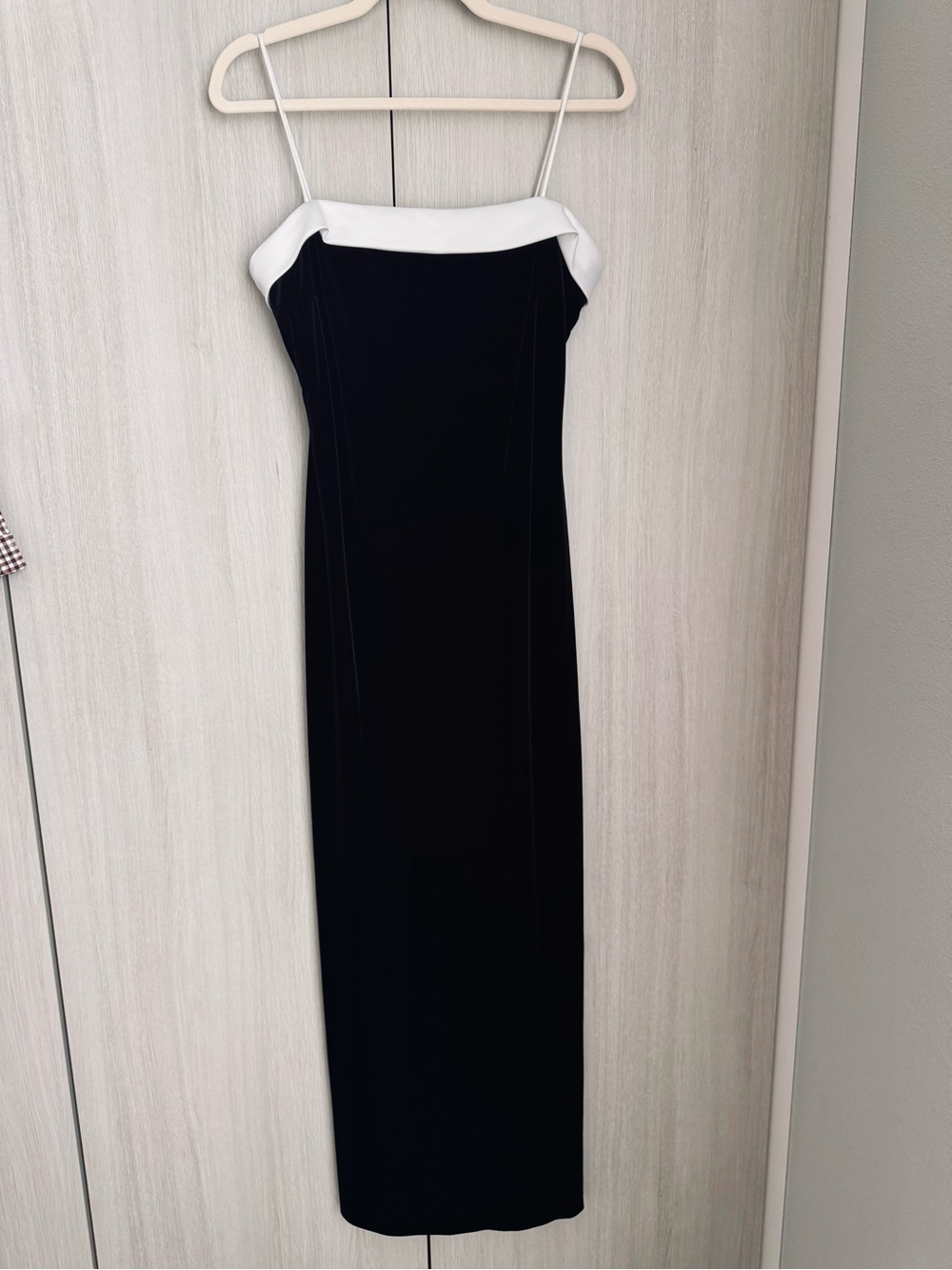 Black Strap Velvet Maxi Dress with White Off-Shoulder Trim Sz 6